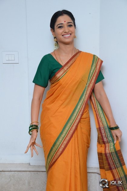 Tamannah-at-Abhinetri-Movie-First-Look-Launch